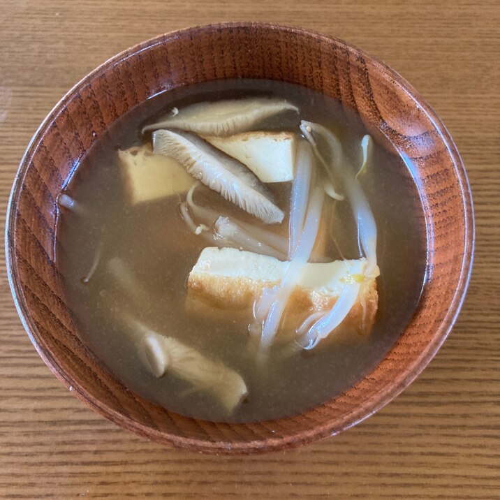 厚揚げ＊しいたけ＊もやしの味噌汁